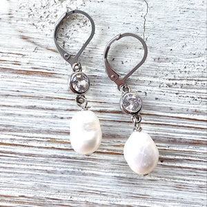 Classic Style, Freshwater Pearl Earrings with Swarovski Crystal